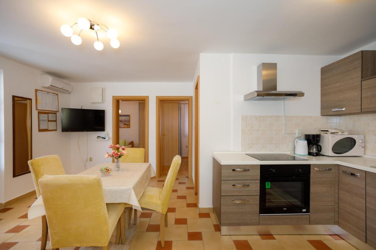 Apartmani Bakran Krk Town Esterno foto