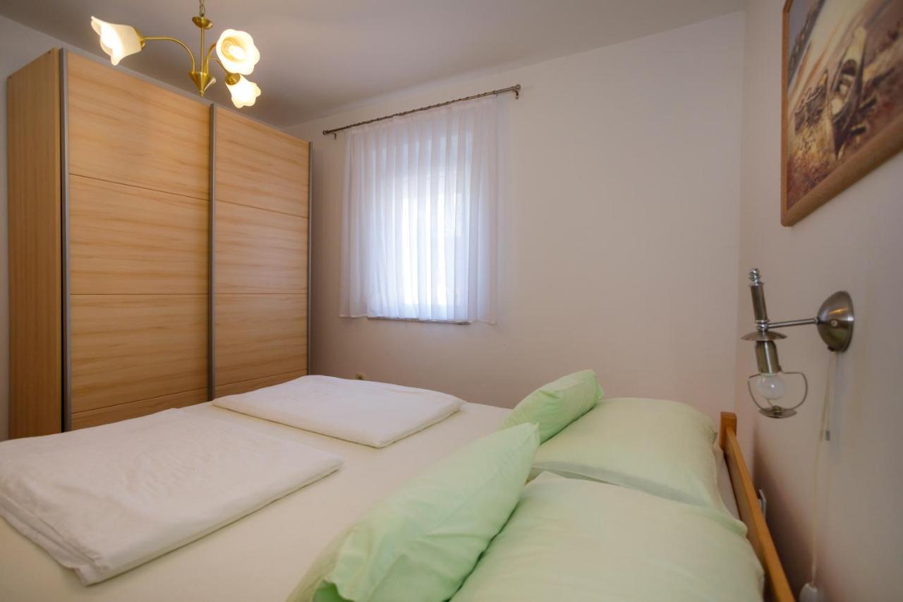 Apartmani Bakran Krk Town Esterno foto