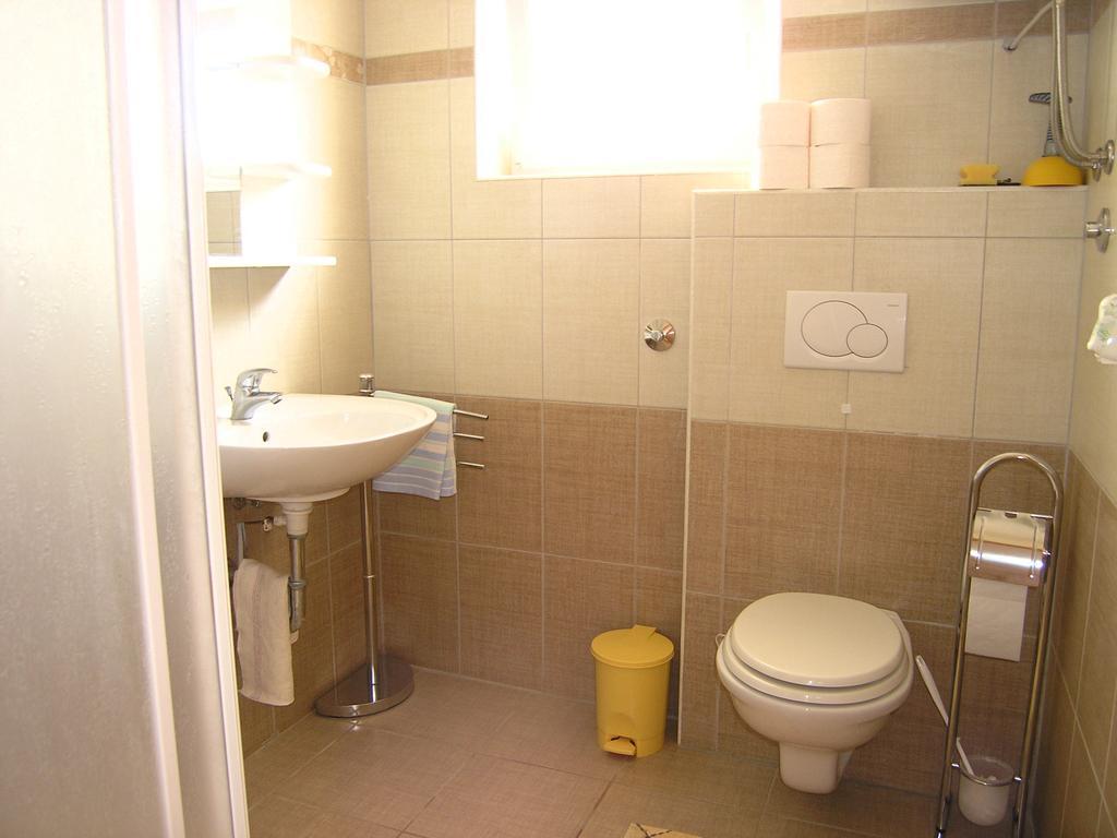 Apartmani Bakran Krk Town Esterno foto